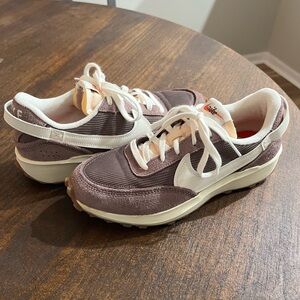 Women’s Nike Waffle Debut Vintage Running Shoes